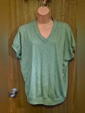 80s Vtg  T Shirt Boxy V Neck Tee XL 1x  Women’s Top Banded Hem Sage Green Dolman